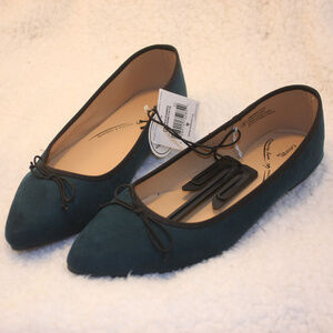 Green flats with bow Size 9 NWT